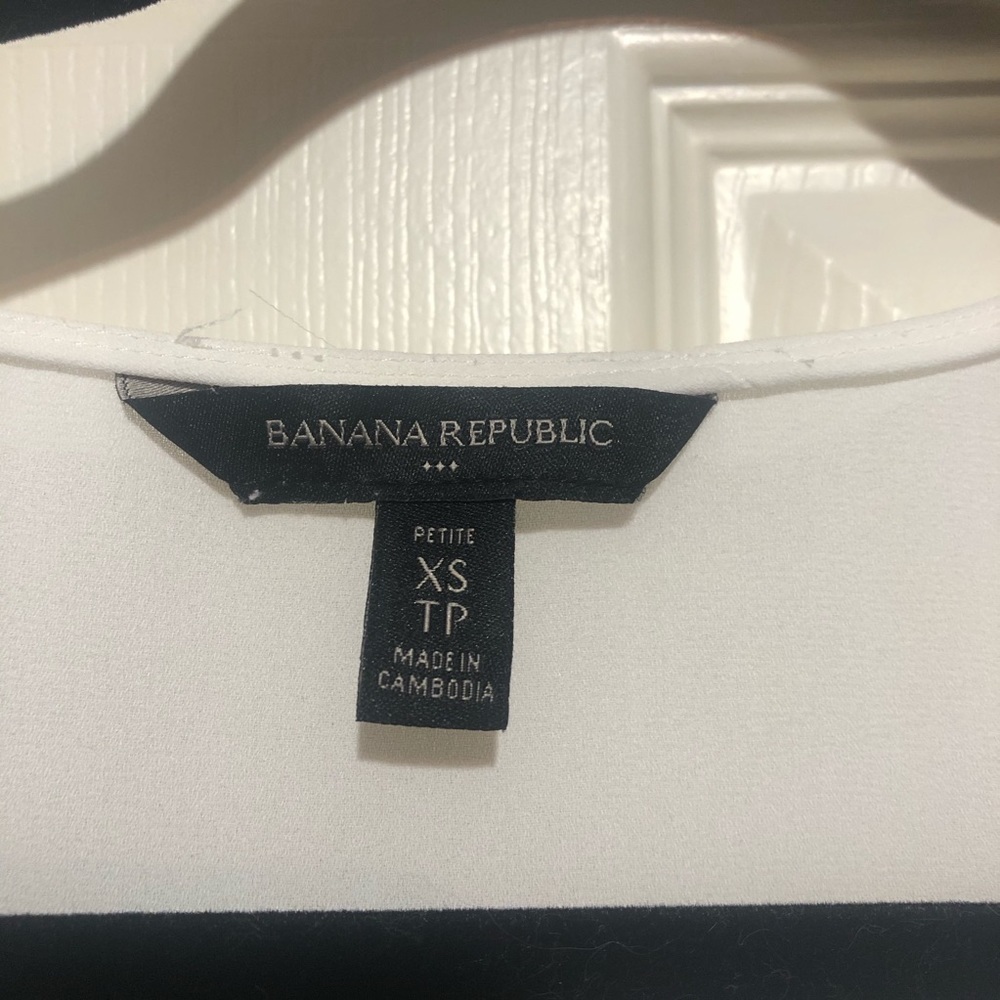Banana Republic Ruffle Blouse XSP - Picture 3 of 4